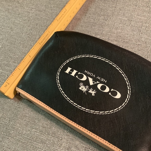 Coach wristlet. - Picture 5 of 5